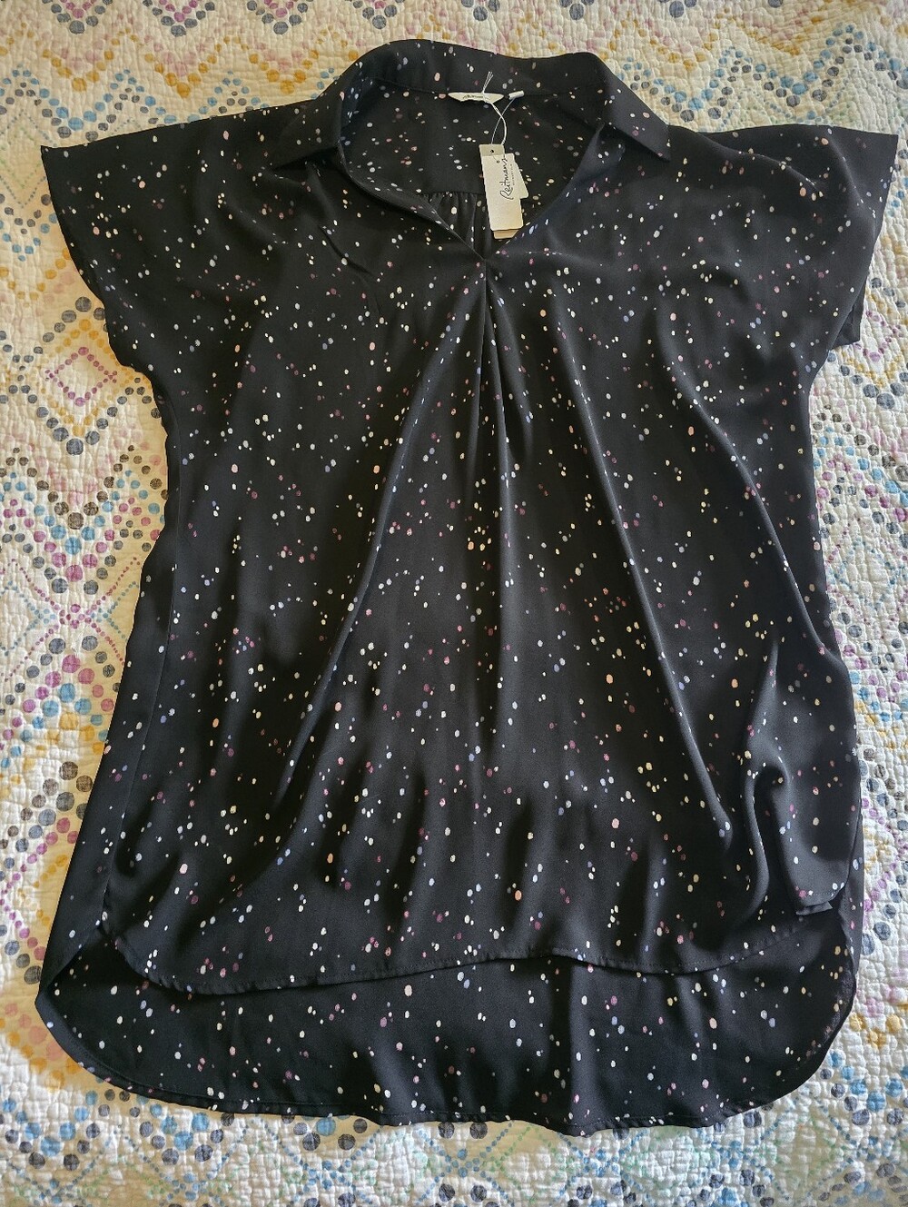 Reitmans black short-sleeved V-neckline speckle confetti Blouse